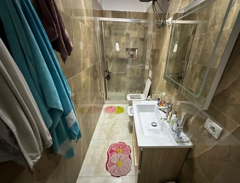 Apartament 2+1 me qira prane Maternitetit