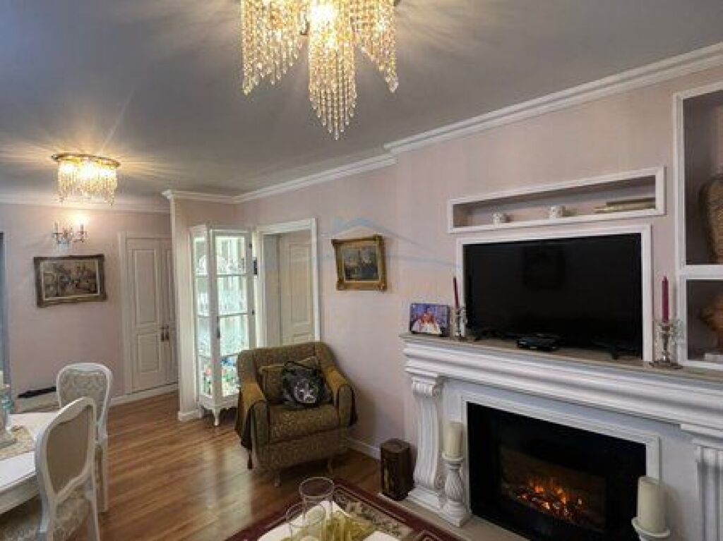 Shitet, Apartament 2+1 + Garderobë, Rruga e Kavajës,Tiranë