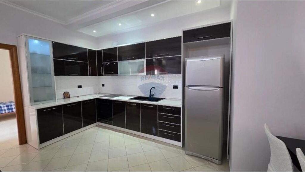 Apartament 3+1+2 me qera , prane Conad