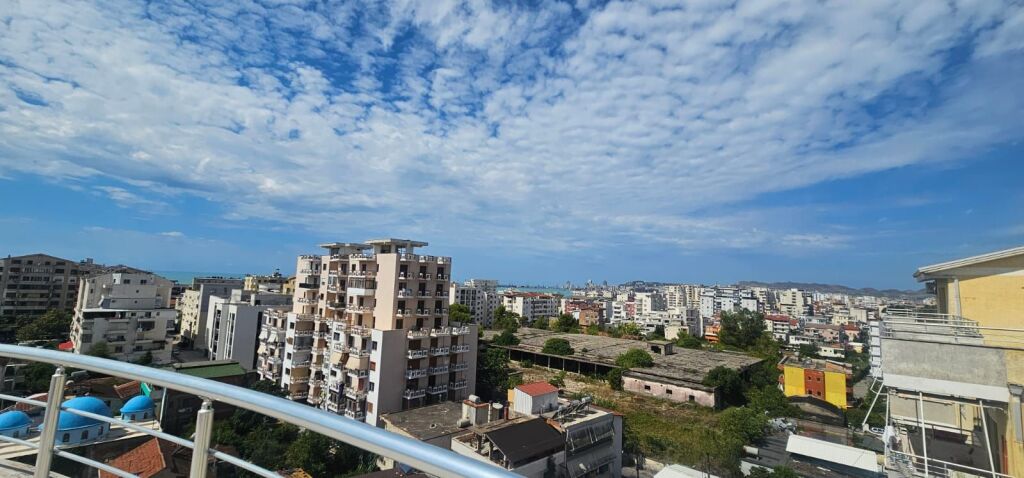 IN VENDITA MONOLOCALE 3+1+2+ VERANDA SPIAGGIA DURRES VIA FRIGORIFERIT COMPLESSO PRIVATO