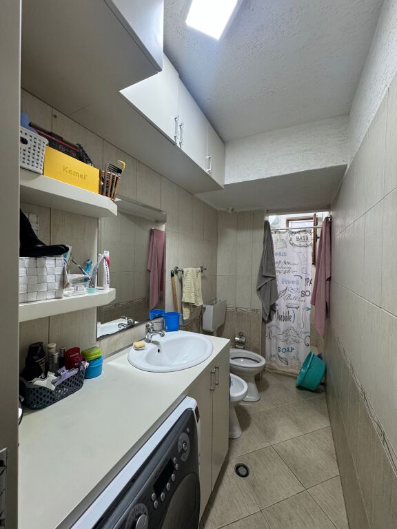 Shitet apartament te xhamia xhura-okazion