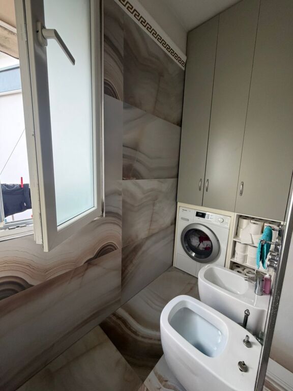 Shitje | Apartament 3 + 1 | Komuna e Parisit | 300000 €