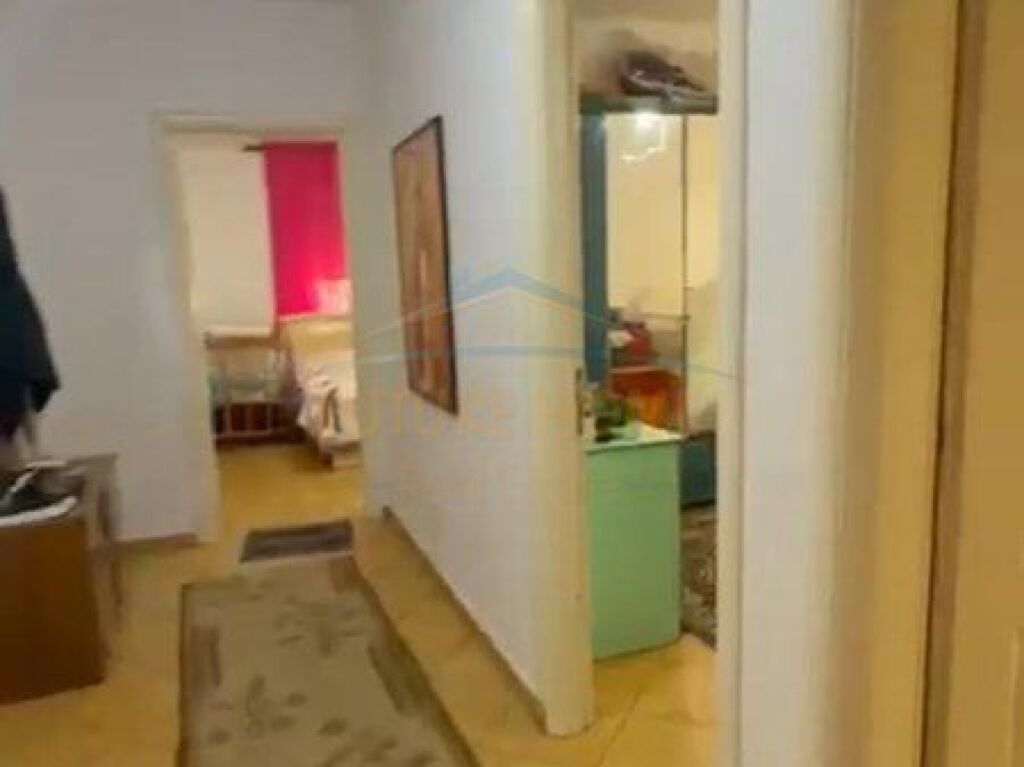 Shitet, Apartament 2+1, Fresku, Tiranë.