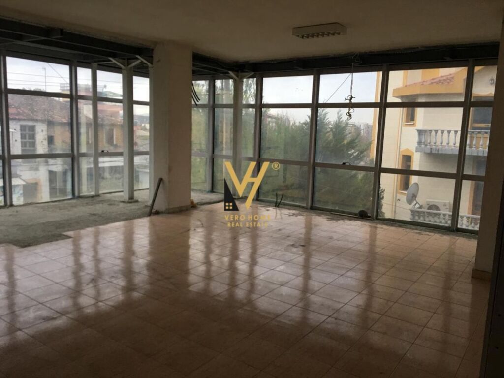 JEPET AMBIENT BIZNESI 255 M2 ME QERA NE KINOSTUDIO 200.000 LEKE