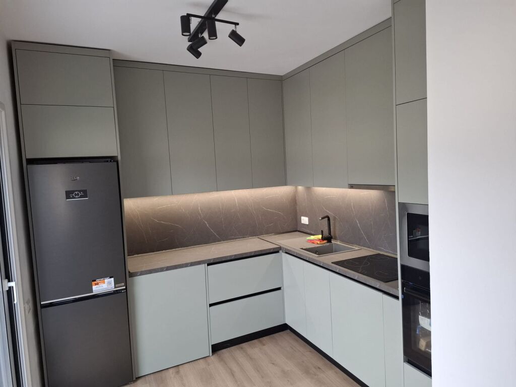 📣 QERA SUPER Apartament 2+1+2 Me Verande Dhe Parking 📍 Prane Shkolles Se Kuqe ✨ 💶 Cmimi 1.300 Euro