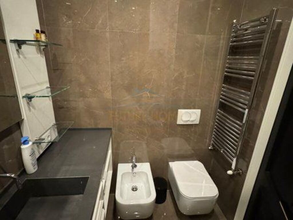 Affitto, Appartamento 2+1+2+Posto Auto, Complesso Delijorgji, Tirana.