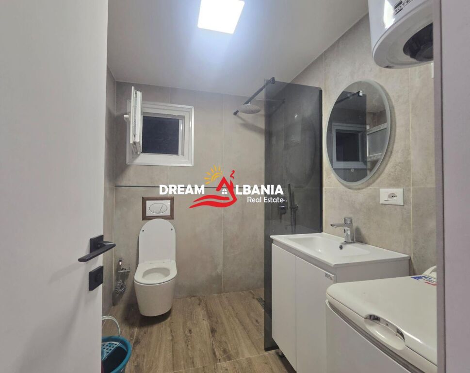 Zyrë me qera prane Maternitetit “Koco Gliozheni” tek Bulevardi Bajram Curri, Tiranë (ID 42611528)