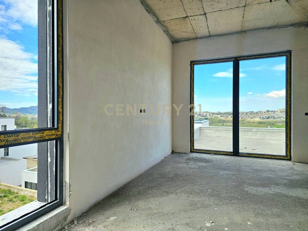 Vile per shitje te Liqeni i Farkes