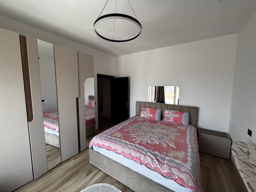 Shitet Penthouse në Durrës (tek Stadiumi Niko Dovana)