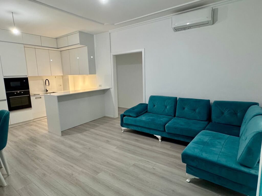 Apartament 2+1 me post parkimi per shitje