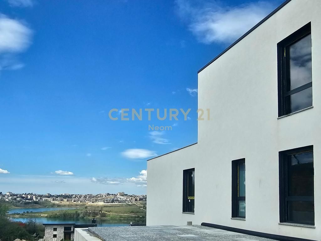 Vile per shitje te Liqeni i Farkes