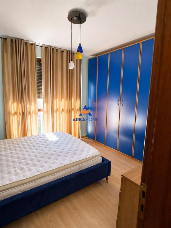 JEPET APARTAMENT ME QERA 2+1+BALLKON "PRANE MON CHERI, BLLOK" 1200 EURO