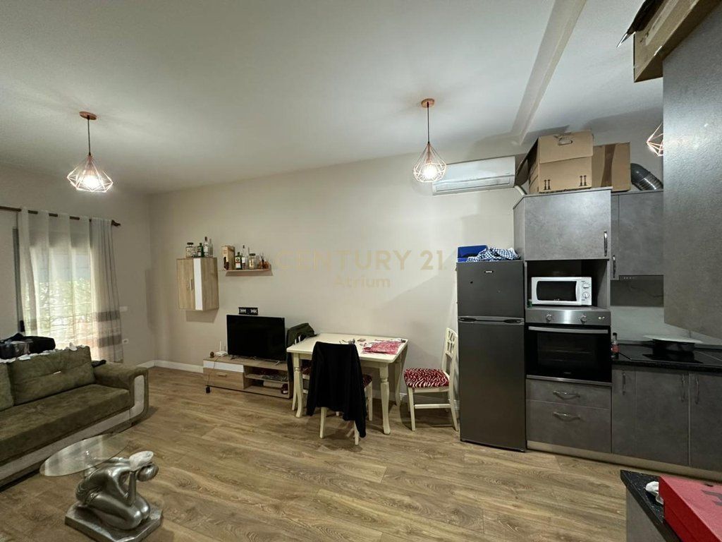 JEPET APARTAMENT 2 + 1 ME QIRA PRANE MATERNITETIT TE RI !