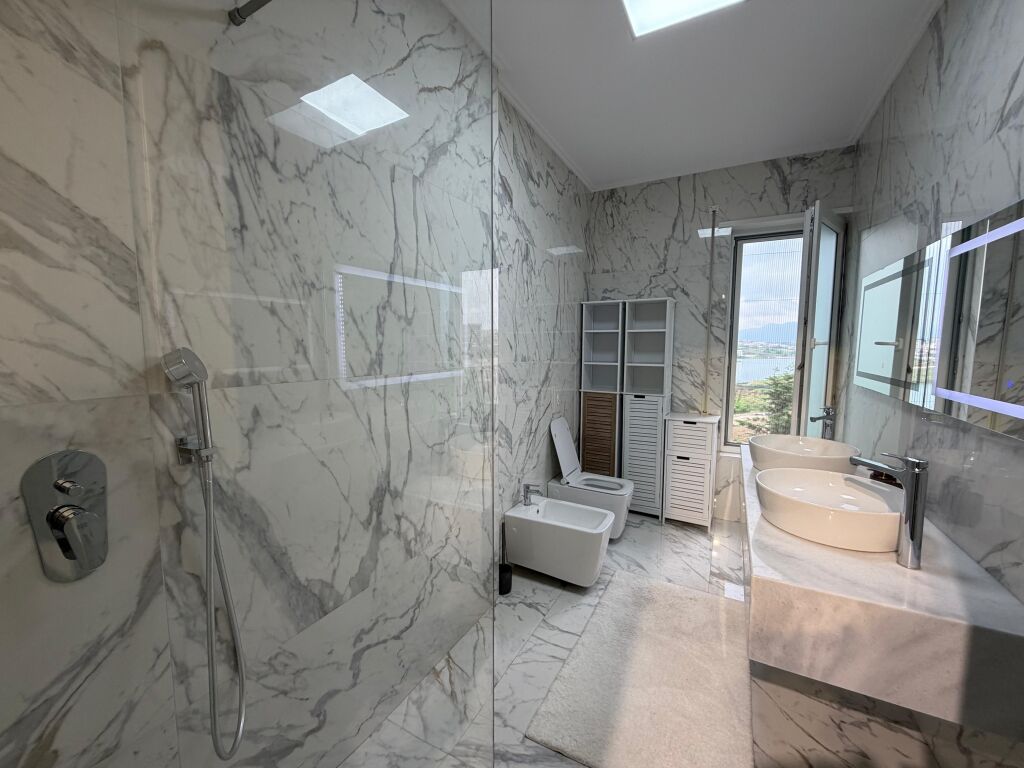 Vile me Qira tek Liqeni Farkes