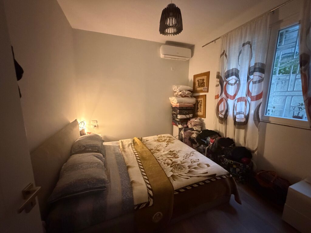 1+1,i mobiluar,rruga peti liqeni i thate,400 mije leke