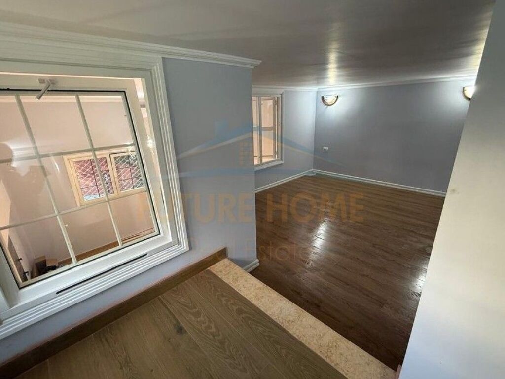 Shitet,Duplex 1+1, Rruga "Shefqet Kuka", Fresk