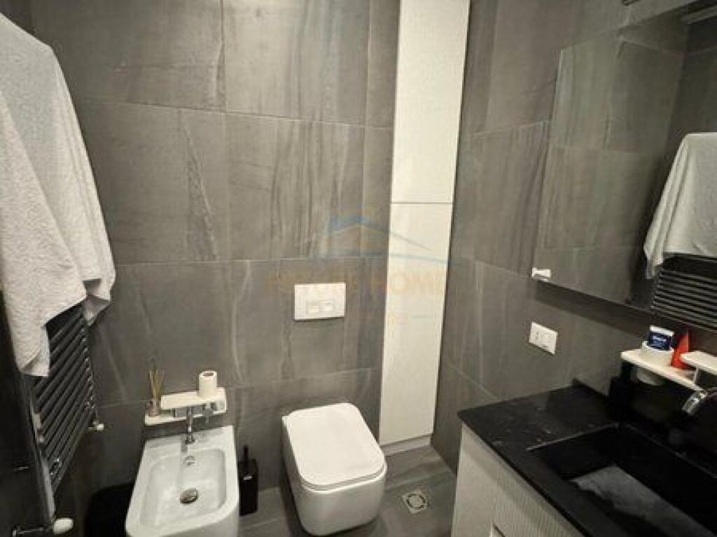 Affitto, Appartamento 2+1+2+Posto Auto, Complesso Delijorgji, Tirana.