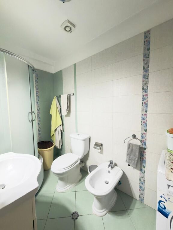 Shitet Apartament - Liqeni i Thate