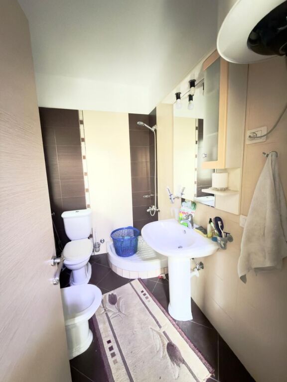 Shitet Apartament - Liqeni i Thate