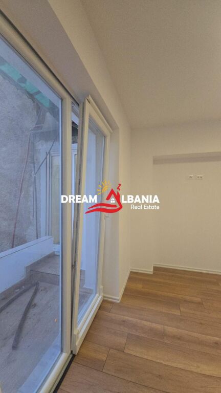 Zyrë me qera prane Maternitetit “Koco Gliozheni” tek Bulevardi Bajram Curri, Tiranë (ID 42611528)