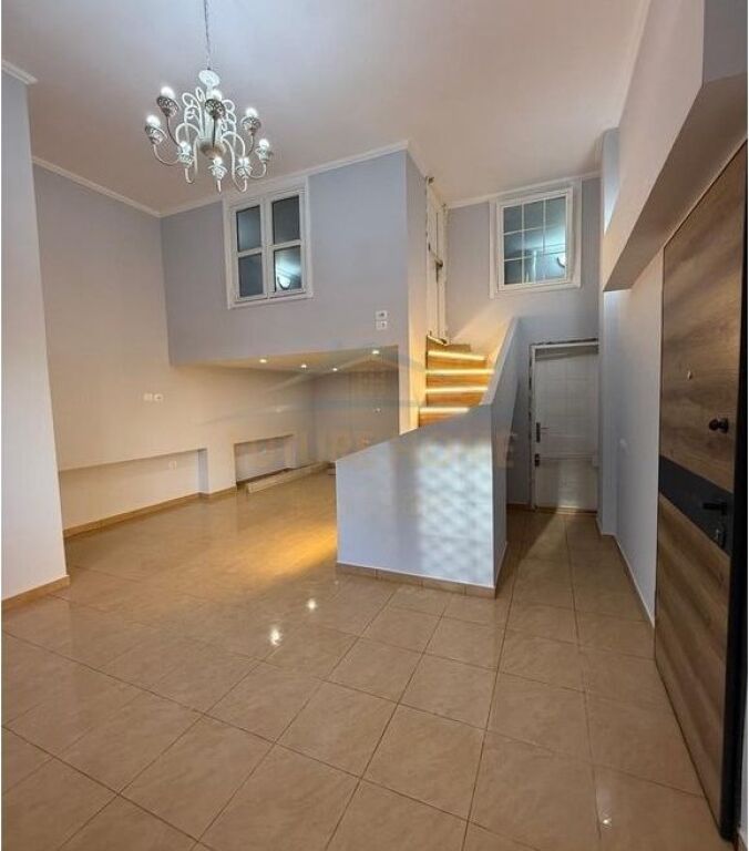 Shitet,Duplex 1+1, Rruga "Shefqet Kuka", Fresk