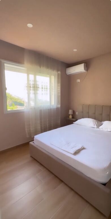 📍Vlorë | Uji i Ftohtë Jepet me qira afatgjatë apartament 1+1 me pamje nga deti.