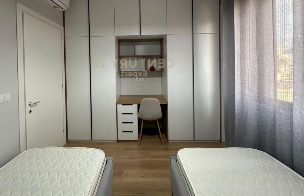 Apartament 2+1+2+Post Parkimi prane Spakut