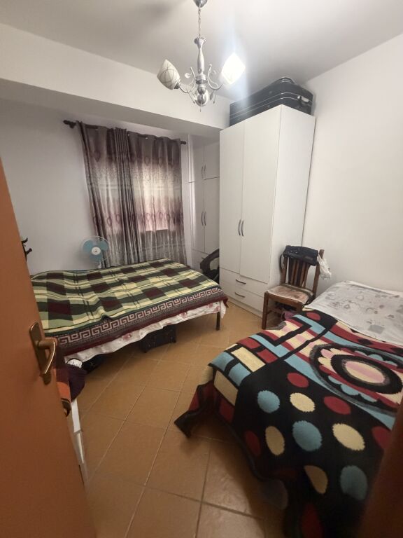 Shitet Apartament 1+1