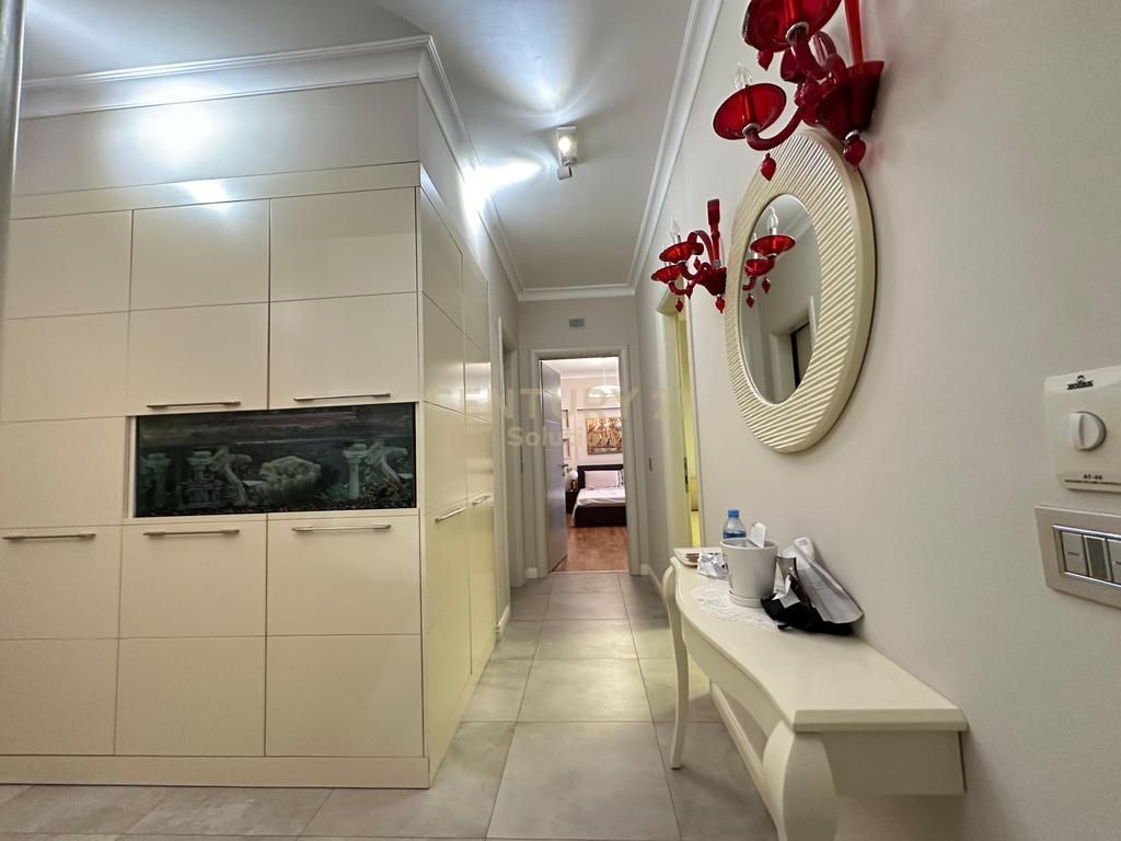 SHITET APARTAMENT 2+1 TEK "QENDRA KRISTAL" !!!