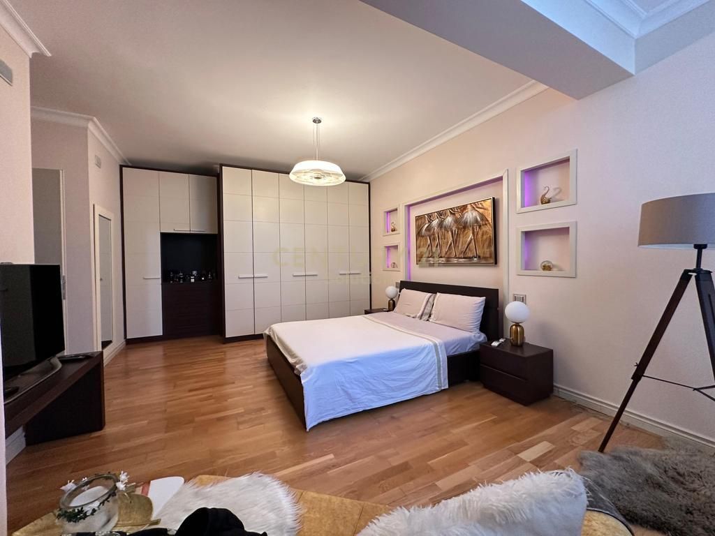 SHITET APARTAMENT 2+1 TEK "QENDRA KRISTAL" !!!