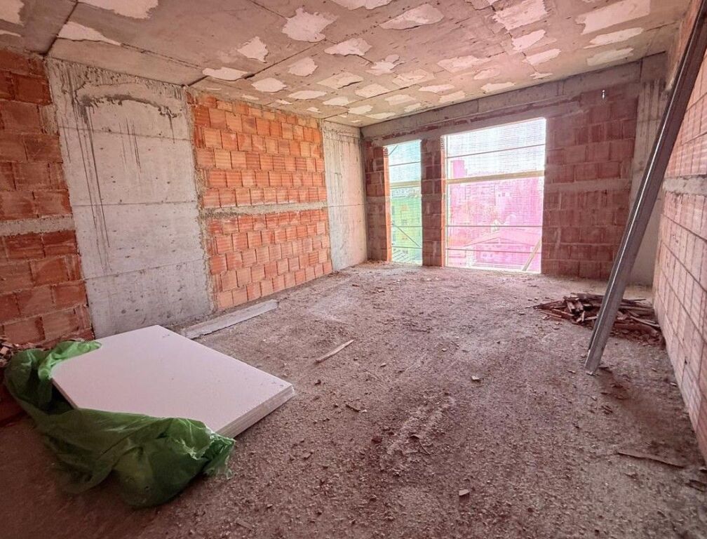 🌇Shitet Apartament 2+1 te Rruga Dibres prane Shkolles Kuqe❗