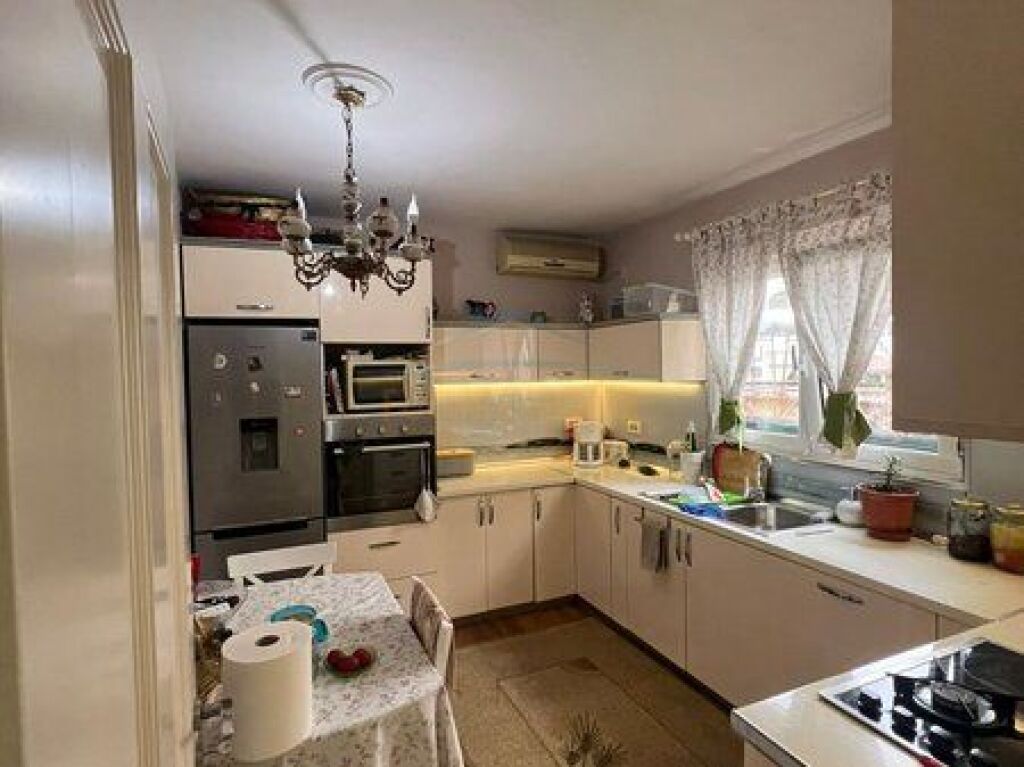 Shitet, Apartament 2+1 + Garderobë, Rruga e Kavajës,Tiranë