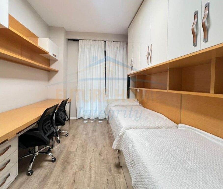 Qera, Apartament 2+1+2, Pazari i Ri, Tiranë.