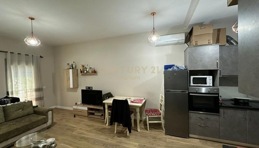 Apartament 2+1 me qira prane Maternitetit