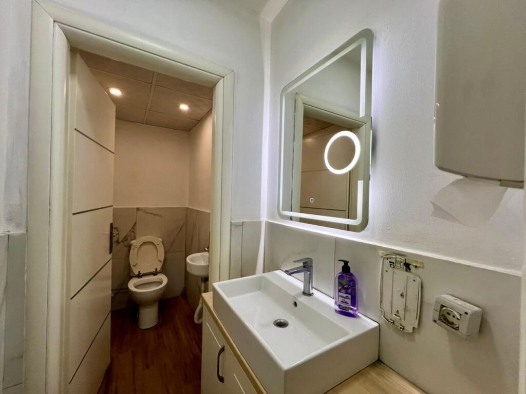 Shitet Biznesi Pizzeri &amp; Fast Food, Bulevardi Bajram Curri -Tiranë