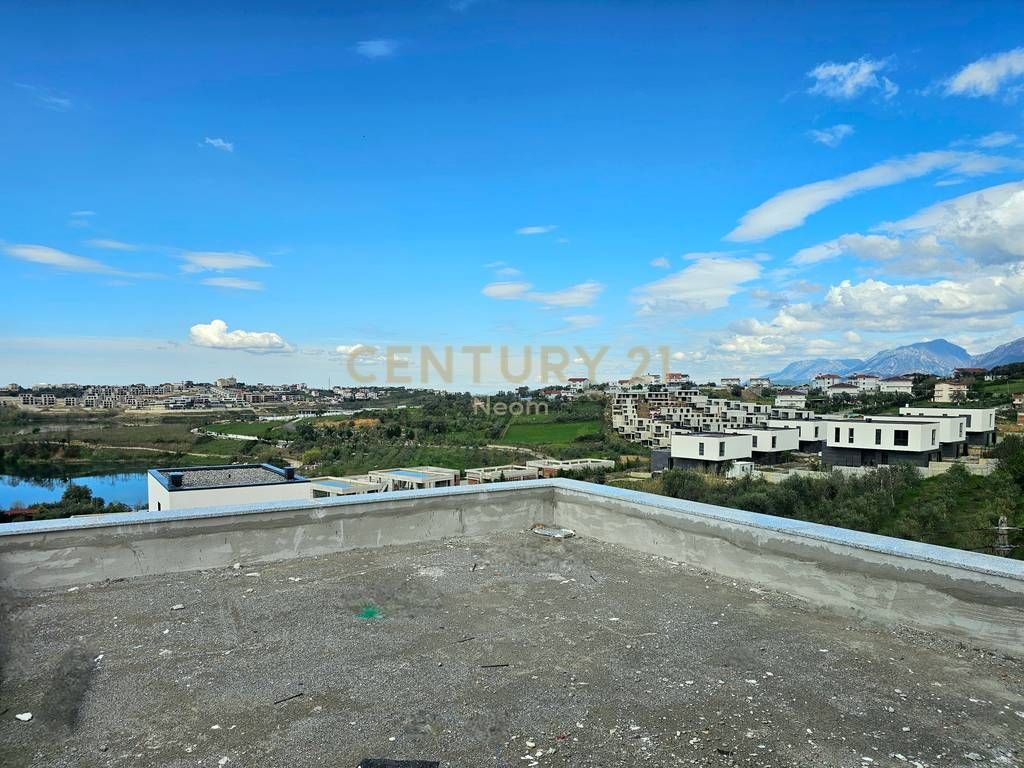 Vile per shitje te Liqeni i Farkes