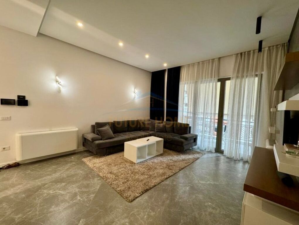 Affitto, Appartamento 2+1+2+Posto Auto, Complesso Delijorgji, Tirana. 1.400 €