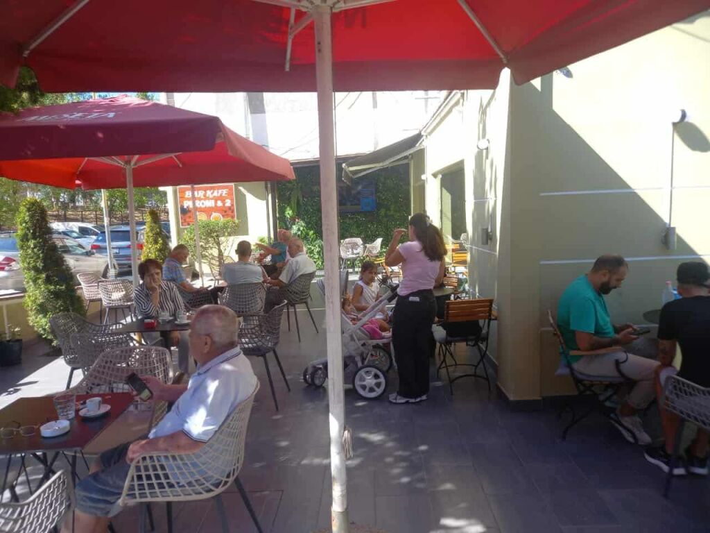 SHITET  LOKALI, TIRANE , Prane Qytet Studentit