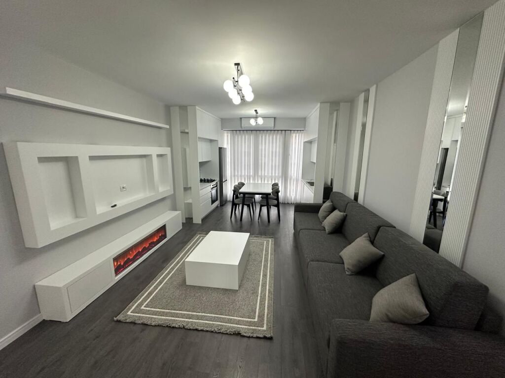 🏢Ish Stacioni i Trenit,Kompleksi Usluga jepet me qera apartament 2+1+post parkimi,i mobiluar. 900Euro