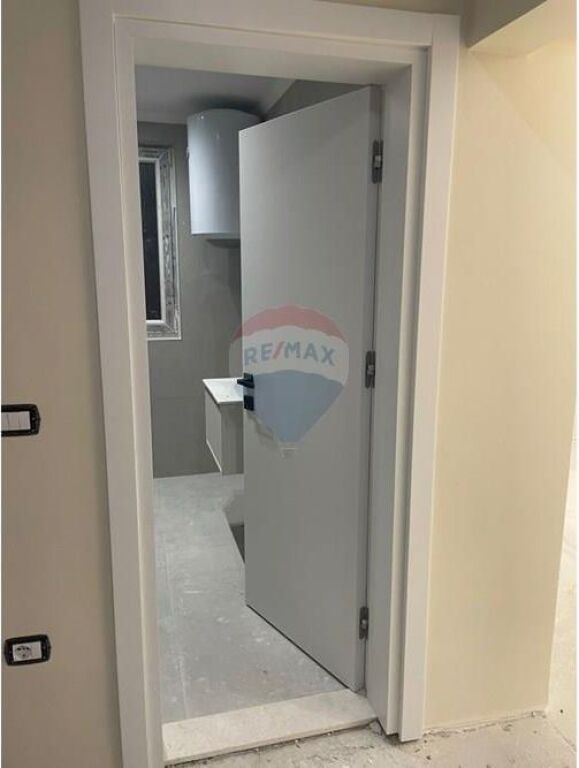 Artament 1+1 për Shitje – Shkolla Osman Myderizi!