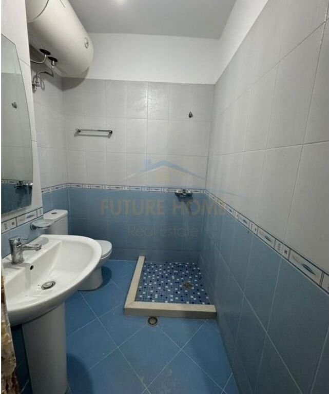 Shitet,Apartament 2+1+2, Rruga "Shefqet Kuka", Fresk