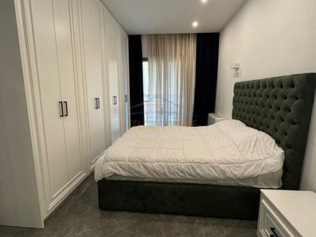 Affitto, Appartamento 2+1+2+Posto Auto, Complesso Delijorgji, Tirana.