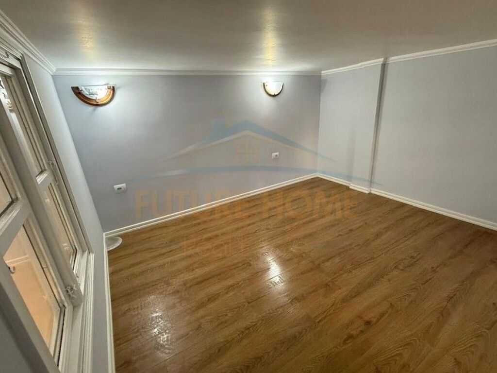 Shitet,Duplex 1+1, Rruga "Shefqet Kuka", Fresk