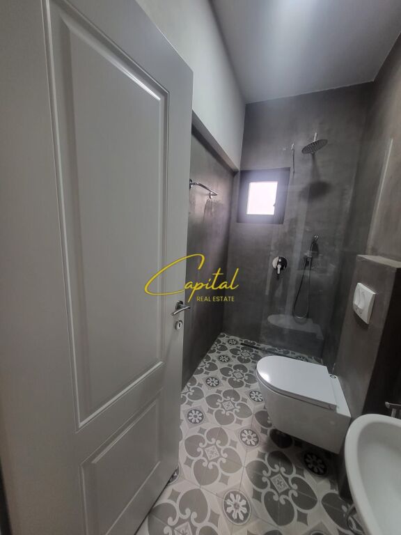 APARTAMENT ME QIRA 1+1 PALLATI ME SHIGJETA 500 EURO