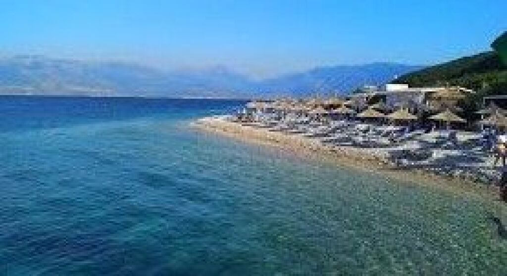 🏨 **SHITET HOTEL LUKSOZ NË RADHIMË – INVESTIM ELITAR NË RIVIERË**