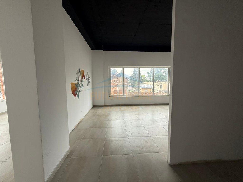 Qera, Ambient Biznesi, Rruga e Dibrës