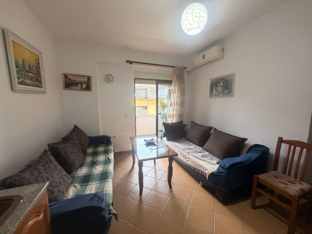 Shitet Apartament 1+1