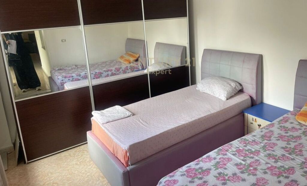 Apartament me qira, Zogu i Zi