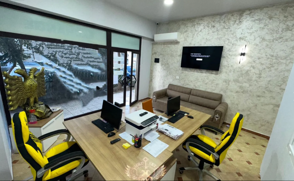 🏡Prane Rruges Portit🏡Shitet Ambjent Biznesi