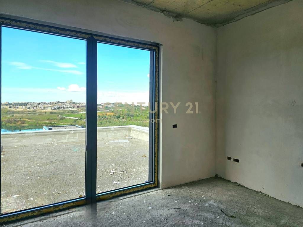 Vile per shitje te Liqeni i Farkes